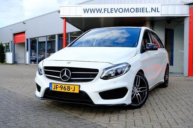 Wit Gebruikt 2016 Mercedes B180 AMG MPV | € 16.450 (Eerlijke prijs) - Afbeelding 1/4