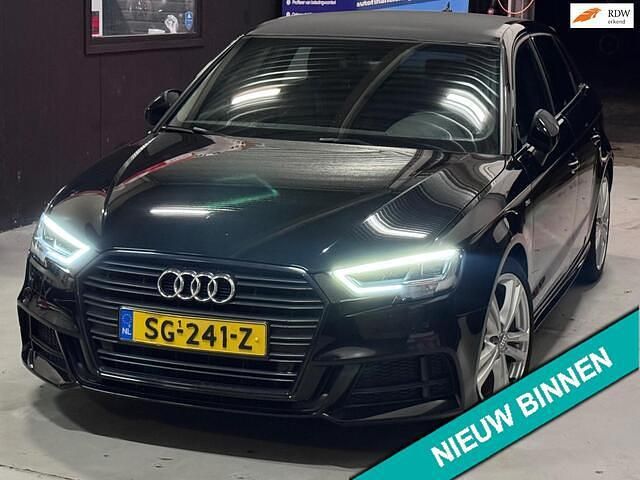 Zwart (metallic) Gebruikt 2018 Audi A3 Sportback S-Line Hatchback | € 19.450 (Eerlijke prijs) - Afbeelding 1/4