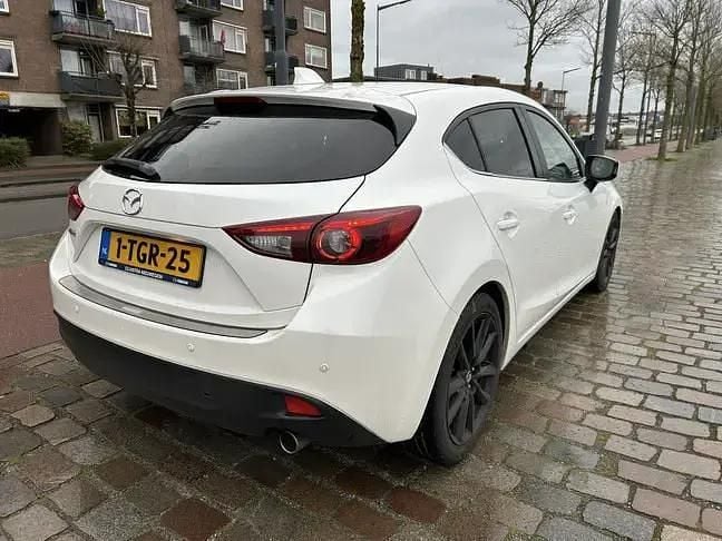 Wit Occasion 2014 Mazda 3 Hatchback | € 9.950 (Eerlijke prijs) - Afbeelding 1/3