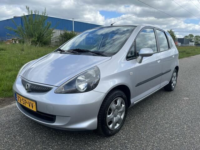 Grijs Gebruikt 2006 Honda Jazz Cool Hatchback | € 1.999 (Eerlijke prijs) - Afbeelding 1/4