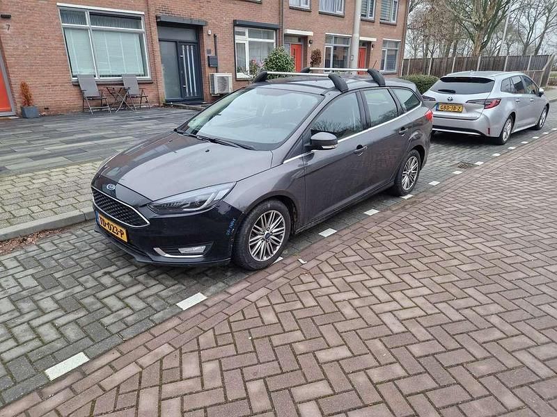 Grijs Occasion 2017 Ford Focus Stationwagen | € 6.250 (Super prijs) - Afbeelding 1/4
