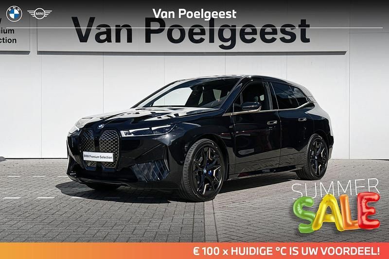 Black sapphire metallic (zwart metallic) Gebruikt 2024 BMW iX Executive SUV | € 89.900 (Duur) - Afbeelding 1/4