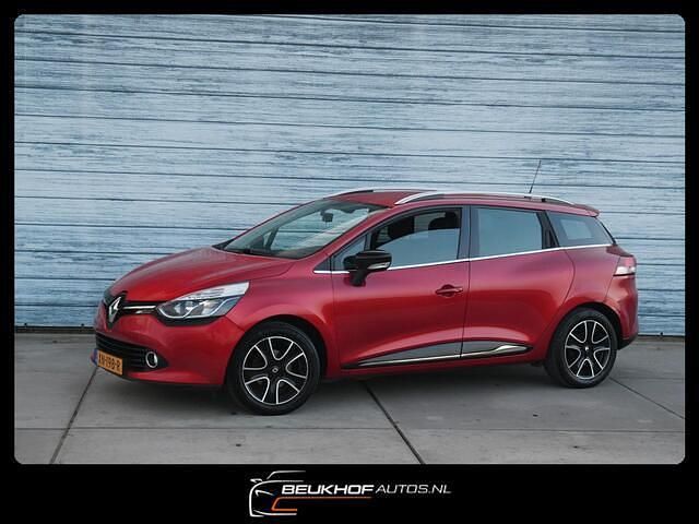 Rood Occasion 2015 Renault Clio GrandTour Dynamique Stationwagen | € 8.450 (Eerlijke prijs) - Afbeelding 1/4