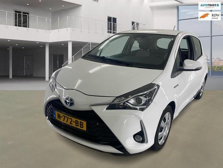 Wit Occasion 2018 Toyota Yaris Design Hatchback | € 12.500 (Super prijs) - Afbeelding 1/4
