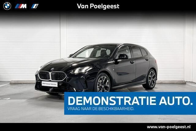 Saphirschwarz (donker zwart) Gebruikt 2024 BMW 120 Shadowline Hatchback | € 41.900 (Super prijs) - Afbeelding 1/4