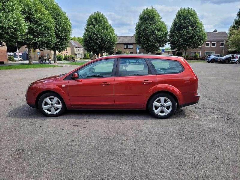 Oranje Gebruikt 2008 Ford Focus Stationwagen | € 1.000 (Super prijs) - Afbeelding 1/4