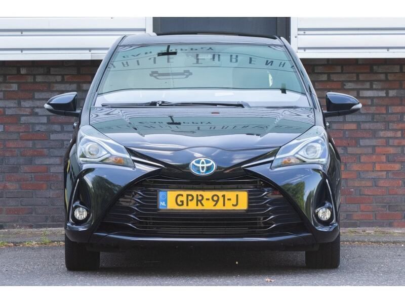 Zwart Gebruikt 2019 Toyota Yaris Executive Hatchback | € 15.900 (Eerlijke prijs) - Afbeelding 1/4