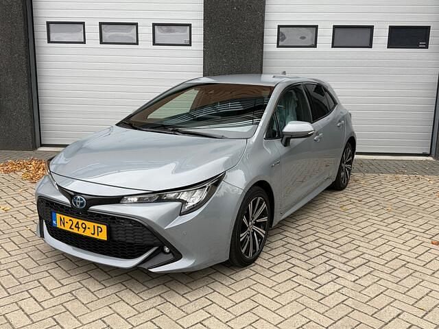 Grijs Gebruikt 2022 Toyota Corolla Business Edition Hatchback | € 21.999 (Eerlijke prijs) - Afbeelding 1/4
