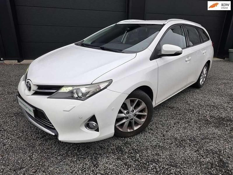 Occasion Toyota Auris 132 PK (97 kW) 2013 Wit Hatchback