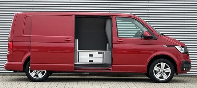 Occasion VW T6.1 150 PK (110 kW) 2021 Cherry red (lh3t) Van