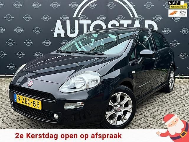 Zwart Gebruikt 2014 Fiat Punto Evo Street Hatchback | € 3.750 (Eerlijke prijs) - Afbeelding 1/4