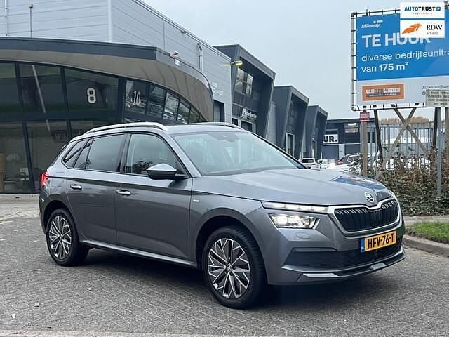 Grijs Gebruikt 2023 Skoda Kamiq Sport SUV | € 24.950 (Goede deal) - Afbeelding 1/4