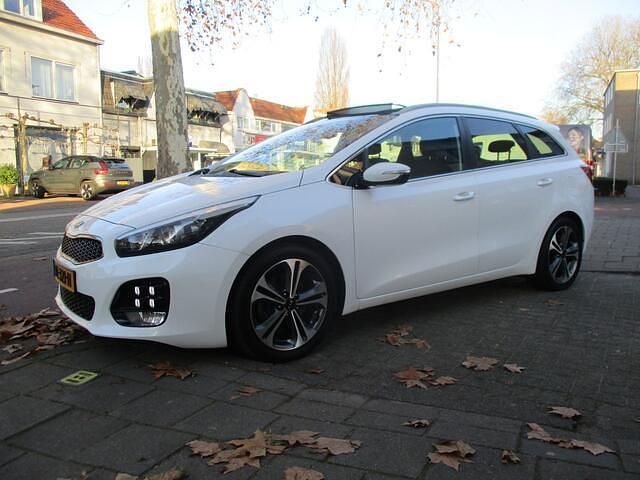 Wit (metallic) Gebruikt 2017 Kia Ceed Sportswagon GT-Line Stationwagen | € 8.785 (Eerlijke prijs) - Afbeelding 1/4