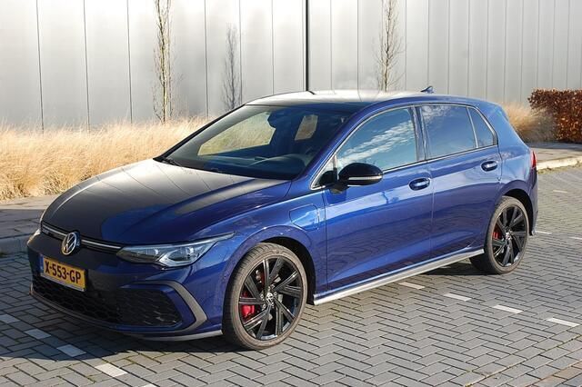 Blauw Gebruikt 2022 VW Golf VIII GTE Hatchback | € 28.499 (Goede deal) - Afbeelding 1/4