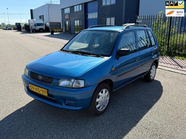Blauw, metallic lak Gebruikt 2001 Mazda Demio MPV | € 950 (Eerlijke prijs) - Afbeelding 1/4