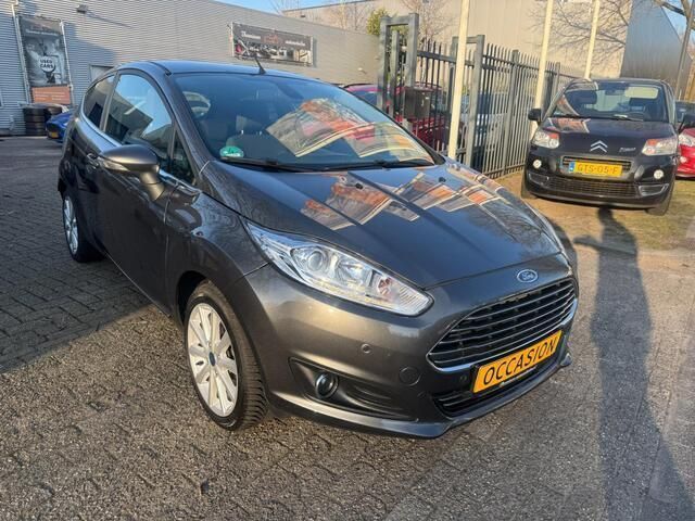 Occasion Ford Fiesta Titanium 125 PK (91 kW) 2016 Grijs, metallic lak Hatchback