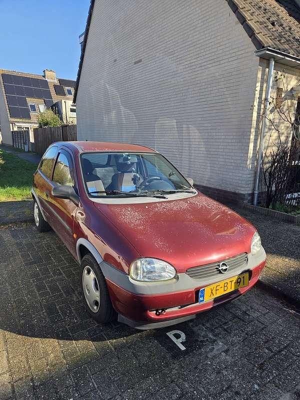 Occasion Opel Corsa 65 PK (47 kW) 1998 Rood Hatchback