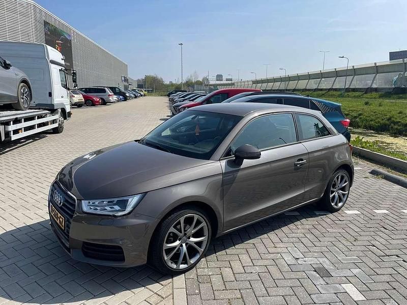 Bruin Gebruikt 2017 Audi A1 Hatchback | € 11.995 (Eerlijke prijs) - Afbeelding 1/4
