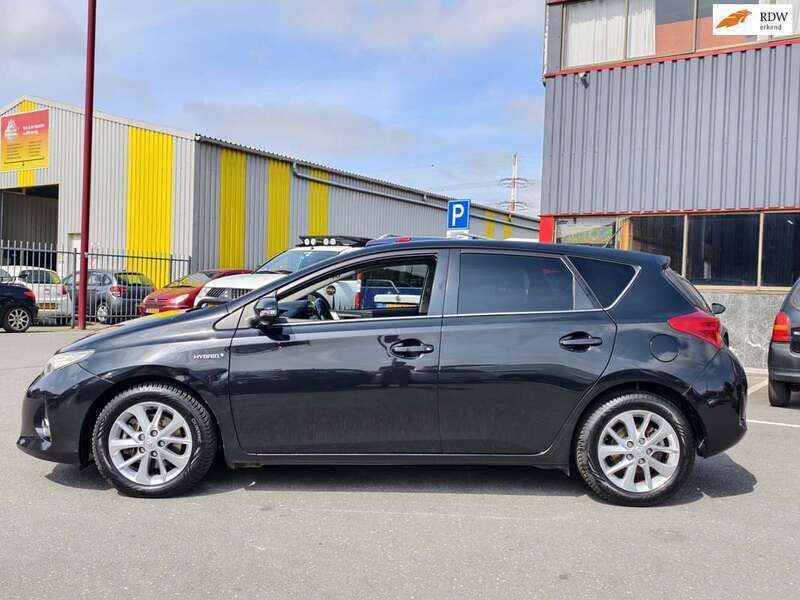 Zwart, metallic lak Gebruikt 2014 Toyota Auris Hybrid Hatchback | € 9.999 (Iets duurder) - Afbeelding 1/4