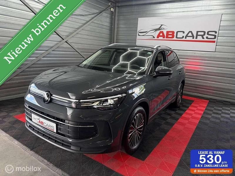 Grijs Gebruikt 2025 VW Tiguan Edition SUV | € 39.995 (Eerlijke prijs) - Afbeelding 1/4