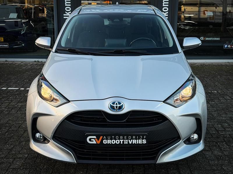 Occasion Toyota Yaris Hybrid Active 116 PK (85 kW) 2021 Zilver Hatchback