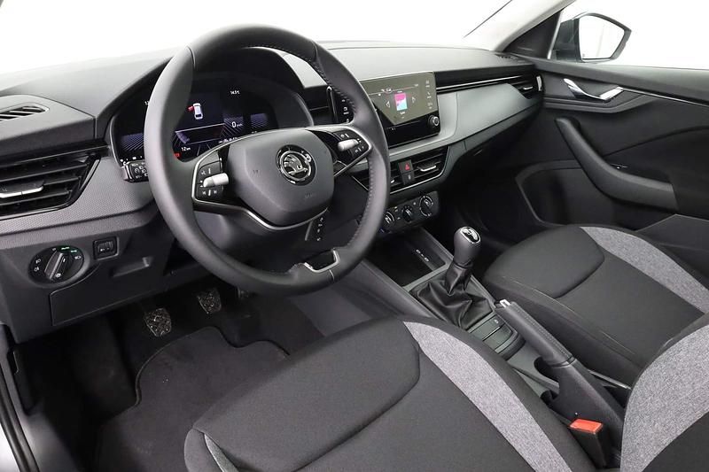 Nieuw Skoda Scala Essence 95 PK (69 kW) 2025 Grijs Hatchback