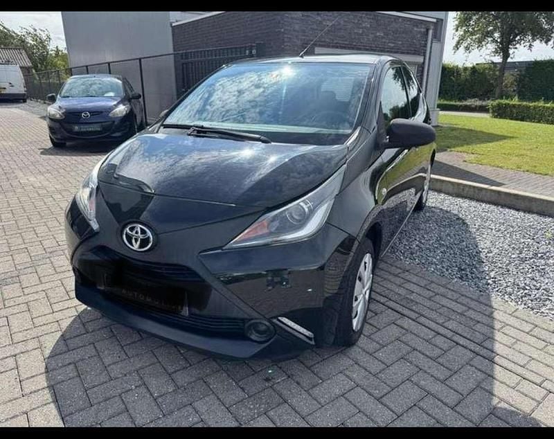 Grijs Gebruikt 2014 Toyota Aygo X-play Hatchback | € 5.500 (Eerlijke prijs) - Afbeelding 1/4