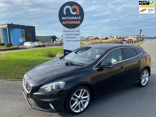 Zwart Gebruikt 2015 Volvo V40 Business Edition Hatchback | € 4.950 (Eerlijke prijs) - Afbeelding 1/4
