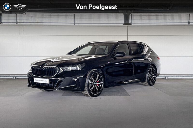 Zwart, metallic lak Gebruikt 2025 BMW 520 M Sport Stationwagen | € 93.608 - Afbeelding 1/4