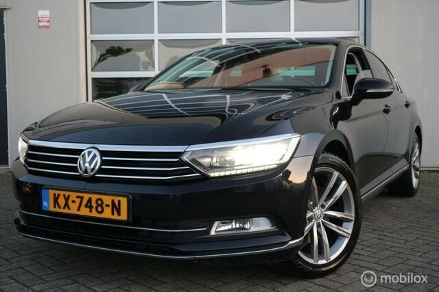 Zwart Gebruikt 2017 VW Passat Highline Sedan | € 12.900 (Goede deal) - Afbeelding 1/4