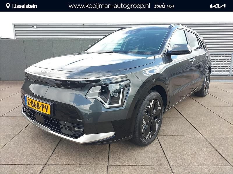 Grijs Gebruikt 2024 Kia Niro Advance SUV | € 33.749 (Eerlijke prijs) - Afbeelding 1/4