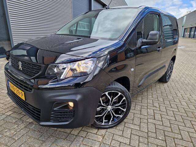 Zwart Gebruikt 2020 Peugeot Partner MPV | € 17.500 (Duur) - Afbeelding 1/4
