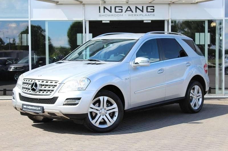 Grijs Gebruikt 2010 Mercedes ML300 SUV | € 15.950 - Afbeelding 1/3