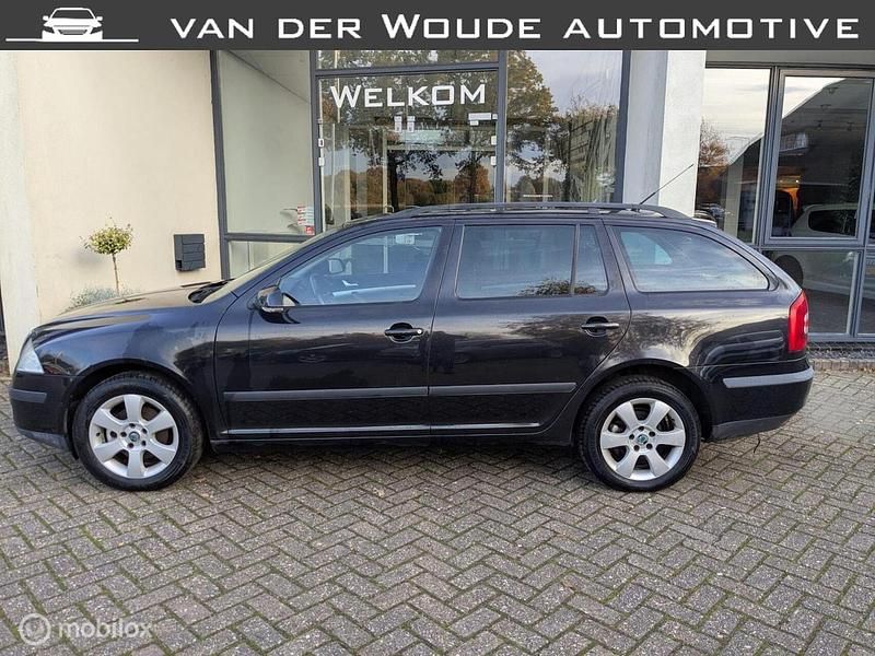 Zwart Gebruikt 2007 Skoda Octavia Ambiente Stationwagen | € 2.499 - Afbeelding 1/4