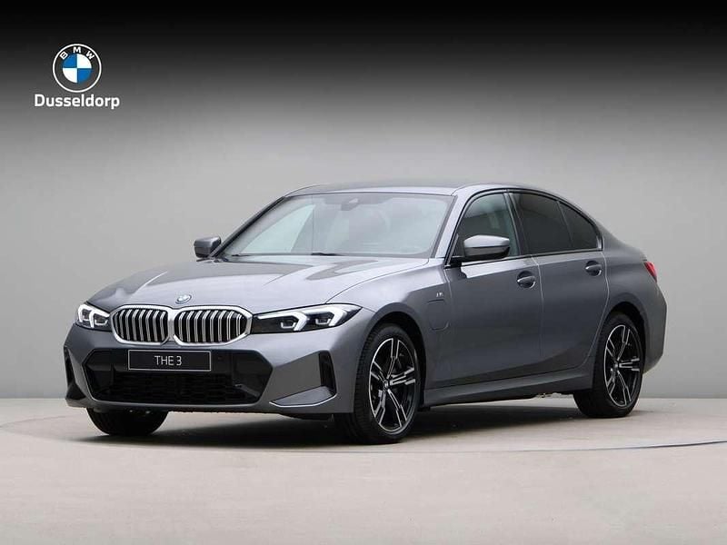Nieuw BMW 330e Shadowline 292 PK (214 kW) 2025 Grijs Sedan
