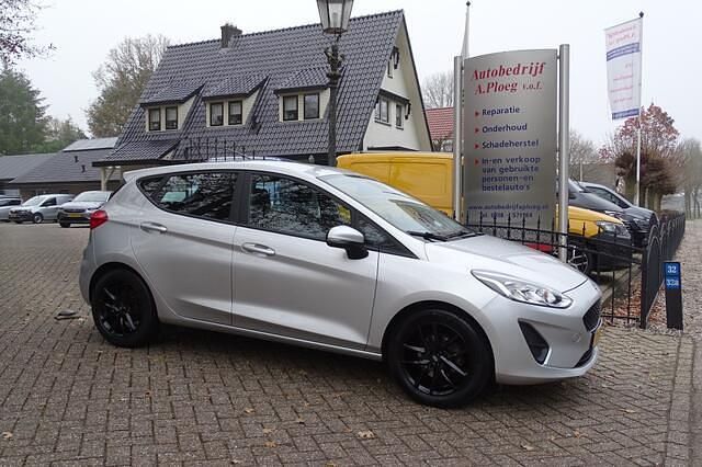 Grijs Gebruikt 2018 Ford Fiesta Trend Hatchback | € 8.950 (Eerlijke prijs) - Afbeelding 1/4