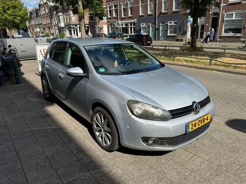 Zilver Gebruikt 2011 VW Golf VI Highline Hatchback | € 5.250 (Goede deal) - Afbeelding 1/4