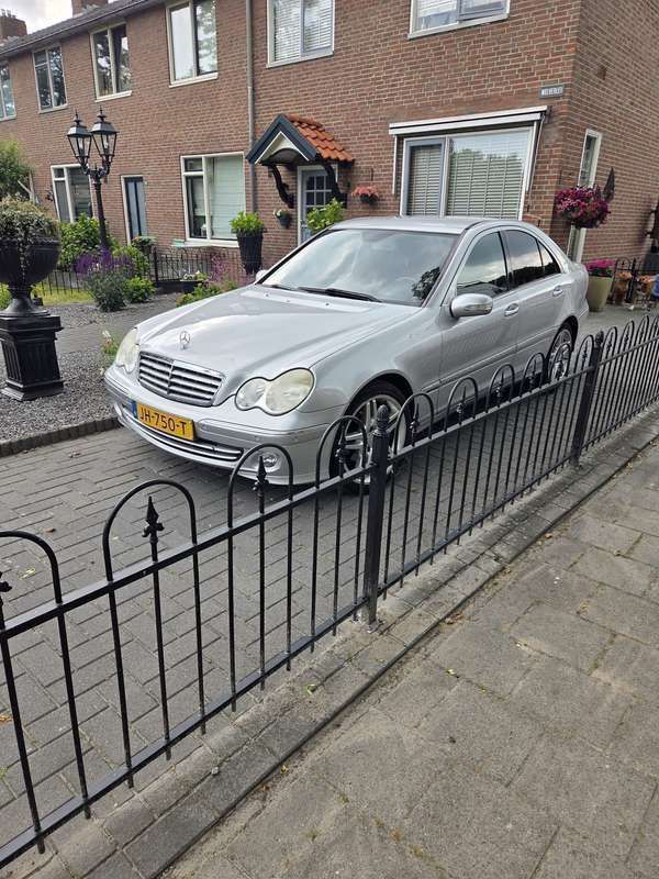 Grijs Gebruikt 2005 Mercedes C200 Elegance Sedan | € 2.950 (Goede deal) - Afbeelding 1/4