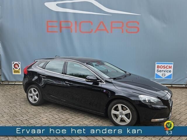 Zwart Gebruikt 2015 Volvo V40 Ocean Race Stationwagen | € 9.950 (Super prijs) - Afbeelding 1/4