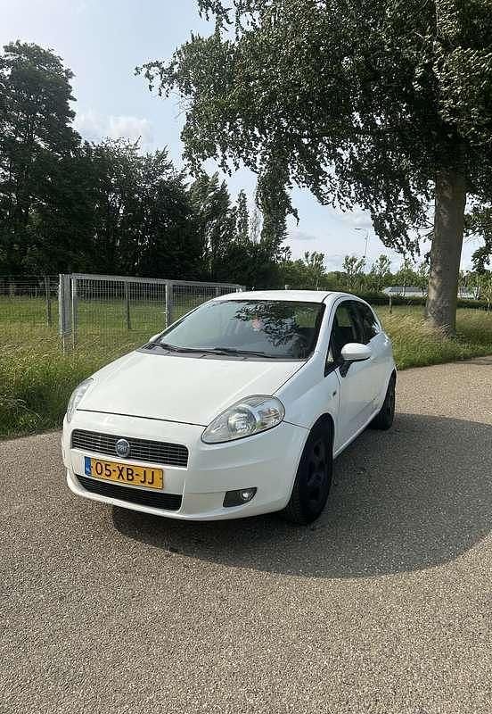 Wit Gebruikt 2007 Fiat Punto Dynamic Hatchback | € 1.100 (Eerlijke prijs) - Afbeelding 1/4