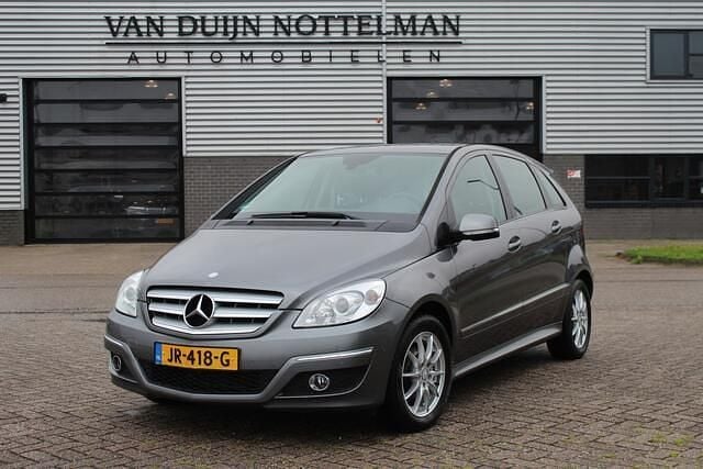 Grijs, metallic lak Gebruikt 2009 Mercedes B170 Business MPV | € 8.450 (Duur) - Afbeelding 1/4