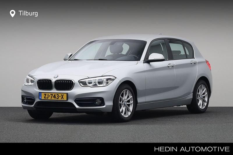 Grijs Gebruikt 2019 BMW 118 Sport Line Hatchback | € 19.880 (Eerlijke prijs) - Afbeelding 1/4