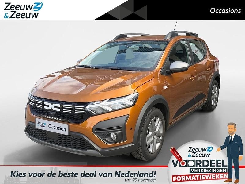 Oranje Gebruikt 2023 Dacia Sandero Expression Hatchback | € 22.935 (Duur) - Afbeelding 1/4
