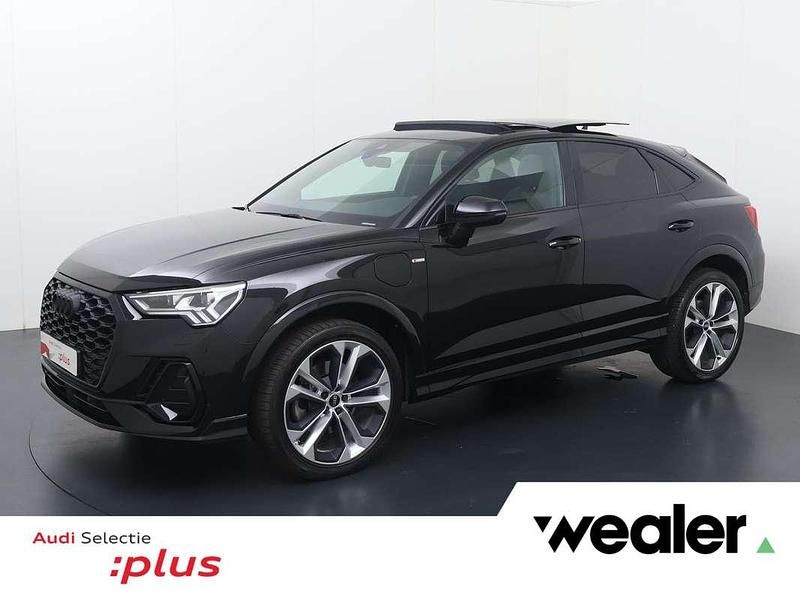 Zwart Gebruikt 2022 Audi Q3 Sportback Ambiente SUV | € 42.940 (Iets duurder) - Afbeelding 1/4