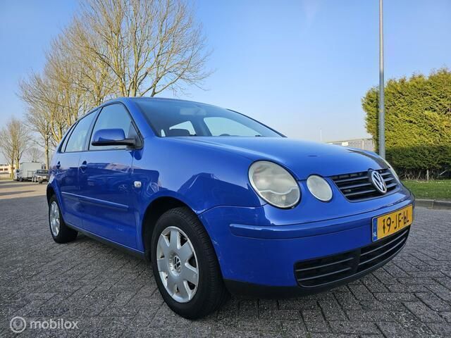 Blauw Gebruikt 2002 VW Polo Highline Hatchback | € 1.399 (Eerlijke prijs) - Afbeelding 1/4