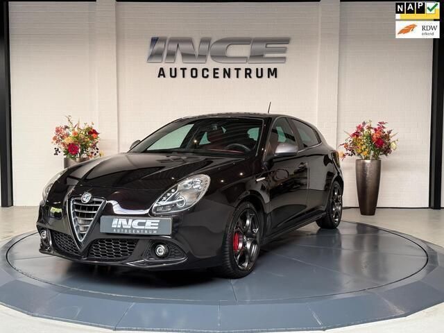 Zwart Gebruikt 2015 Alfa Romeo Giulietta Exclusive Hatchback | € 11.950 (Eerlijke prijs) - Afbeelding 1/4