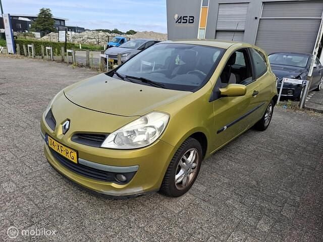 Geel Gebruikt 2007 Renault Clio II Dynamique Hatchback | € 999 (Super prijs) - Afbeelding 1/4