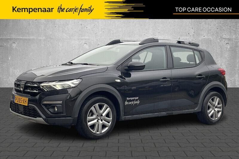 Zwart Gebruikt 2022 Dacia Sandero Essentiel Hatchback | € 15.950 (Eerlijke prijs) - Afbeelding 1/4