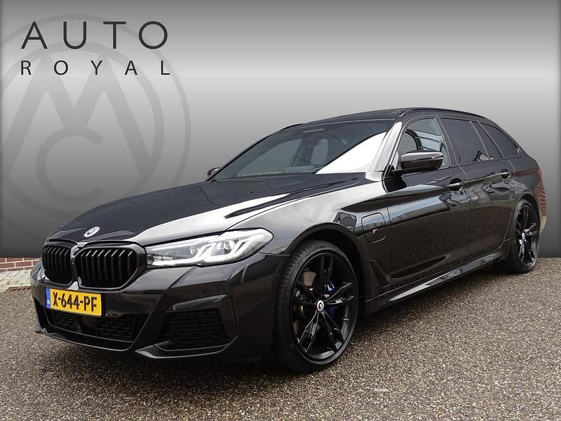 Zwart Occasion 2023 BMW 530 M Sport Stationwagen | € 47.995 (Iets duurder) - Afbeelding 1/4
