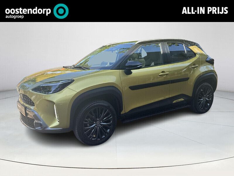 Brass gold met zwart dak goud Gebruikt 2022 Toyota Yaris Cross SUV | € 31.949 (Iets duurder) - Afbeelding 1/4